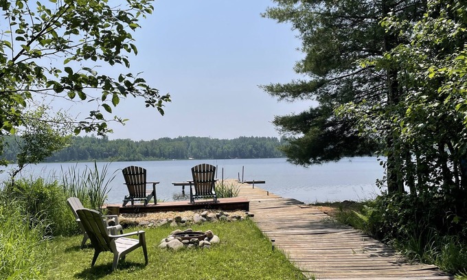 Lakewood Cabin | Cozy Log Cabin on the Water