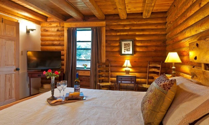Lookout Mountain Cabin | Cozy Log Cabin (Apt.) on Lookout Mountain