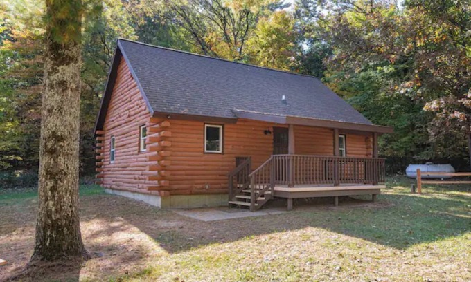 Wisconsin Dells Cabin | Cozy Log Cabin Nestled in the Pines but just Minutes to Everything!