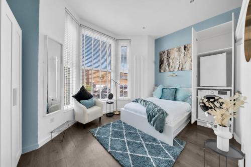 Penge Apartment | Cozy London Hideaway with Private Kitchen