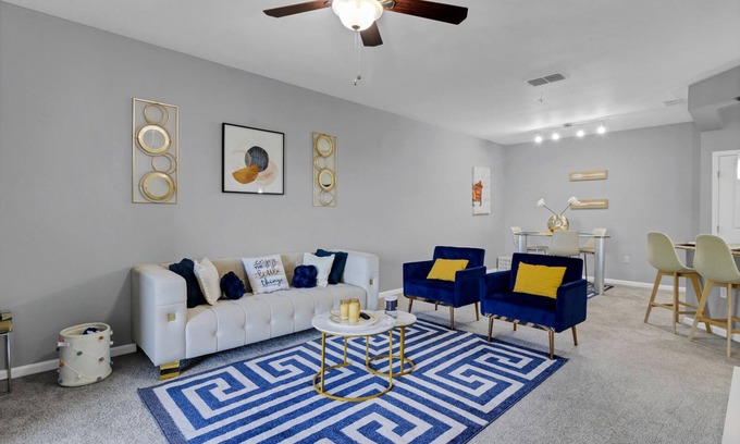 Ocoee Condo | COZY & LUXURY Apt with LAKE VIEW, cable and fast WiFi near all Attractions!