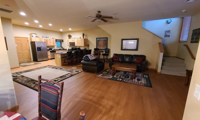 Mauston House | Cozy Luxury Townhome with 2 bunk beds. Family, Pet and Fun Friendly