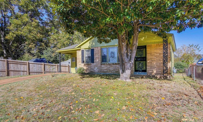 South Memphis Cottage | Cozy Memphis Vacation Rental Near Beale Street!