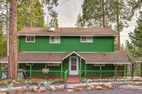 Mi-Wuk Village House | Cozy Mi-Wuk Village Cabin 18 Mi to Dodge Ridge!