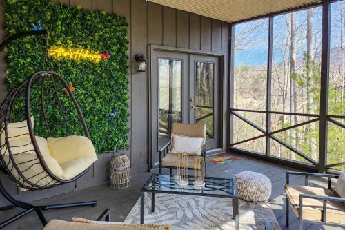 Lake Lure House | Cozy Mountain Home at Rumbling Bald Resort!