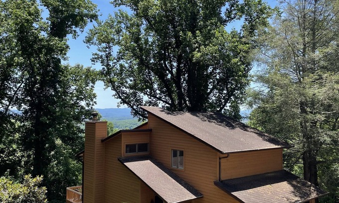 Royal Pines House | Cozy Mtn Home, Near Biltmore; 5 Star Views. Fab Provisions/Decor