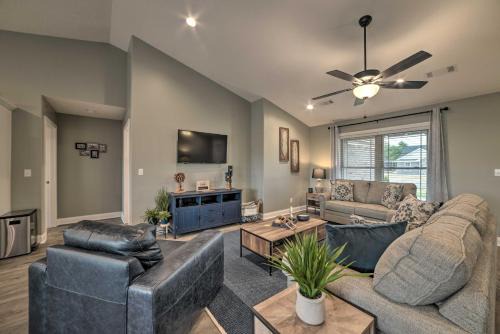 Murray House | Cozy Murray Retreat Near MSU and Local Eateries