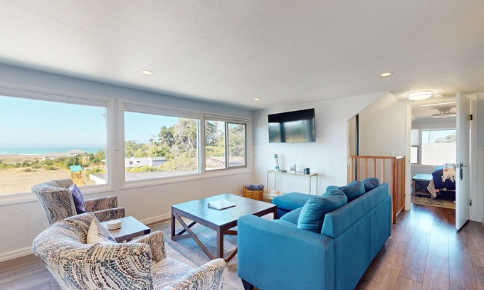 Fort Bragg House | Cozy ocean-view apartment with, fireplace, yard games, easy walk to beach