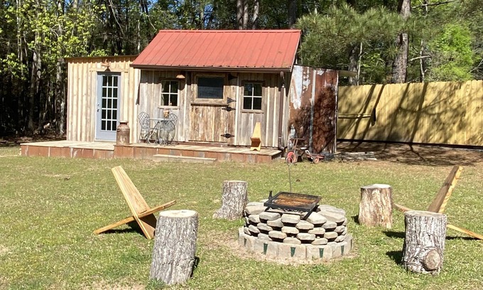 Greenwood Cabin | Cozy Off Grid Cabin w/pond for fishing.