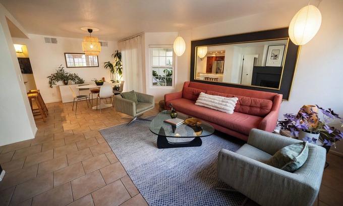 Calabasas Condo | Cozy, Peaceful 2-bedroom condo Near Malibu, mid-term Rental