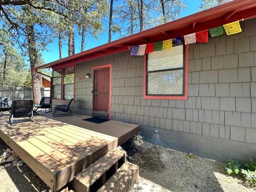 Ponderosa Park House | Cozy Pines Cabin in Prescott - 3bd 2ba