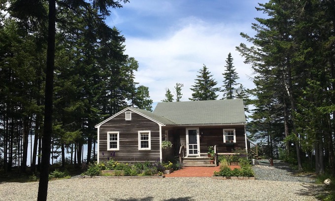 Brooklin Cottage | Cozy, private cottage on the water.
