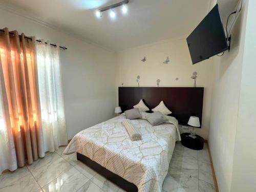 Santo Antonio House | Cozy Private Room in Funchal, Ensuite Bathroom, WiFi and Great Location