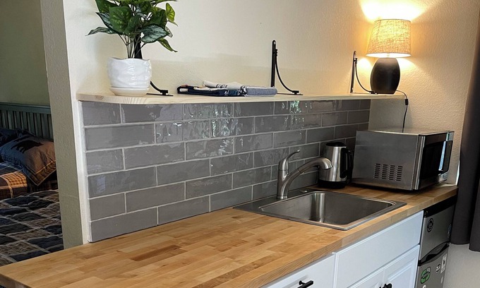 Pollock Pines Apartment | Cozy Private Studio with Separate Entrance, Ensuite Bathroom, and Kitchenette