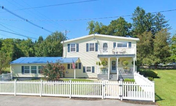 Blue Ridge Summit Apartment | Cozy private in law suite in charming Blue Ridge Summit with AC, WiFi,Smart TV.