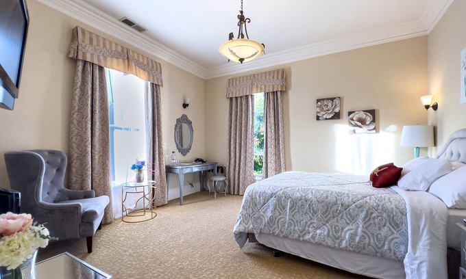 Salinas House | Cozy Queen Mansion RM Near Monterey Carmel