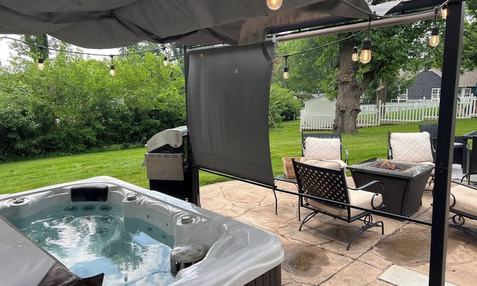 North Central Omaha House | Cozy Ranch with Hot Tub!