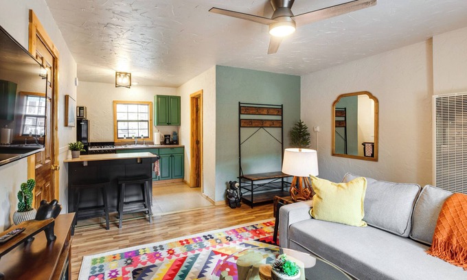 Red River House | Cozy Red River Getaway - Walk to Main Street