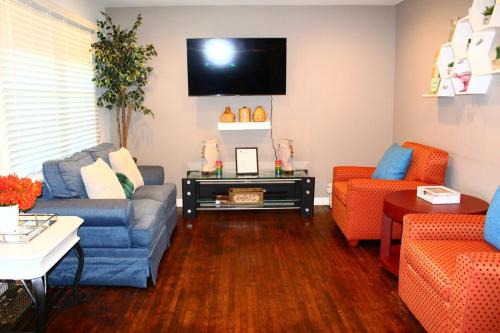 Forest Park House | Cozy, Relaxing 4-Bedroom House in Forest Park