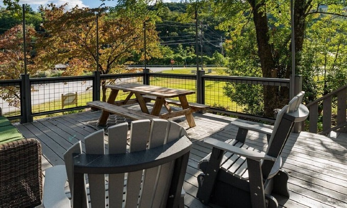 Chimney Rock Cottage | Cozy, renovated, spacious 2BR home walking distance to Chimney Rock & Lake Lure.