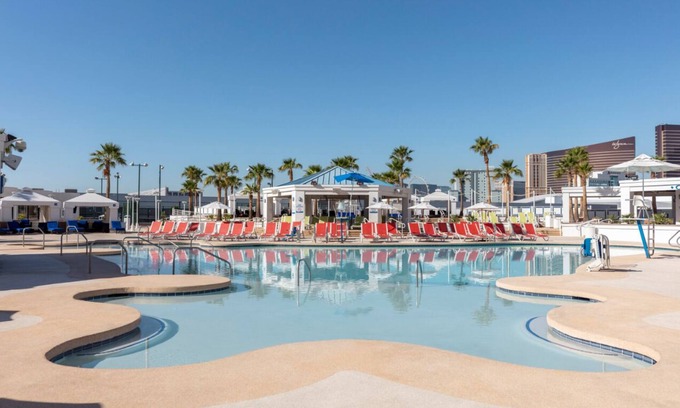 Winchester Resort | Cozy resort in awesome Las Vegas with WiFi, fitness room, AC Luxe Room