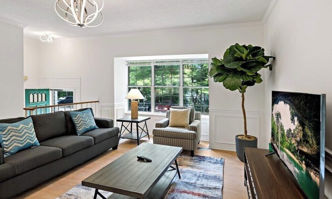 Reston House | Cozy Reston Main Retreat