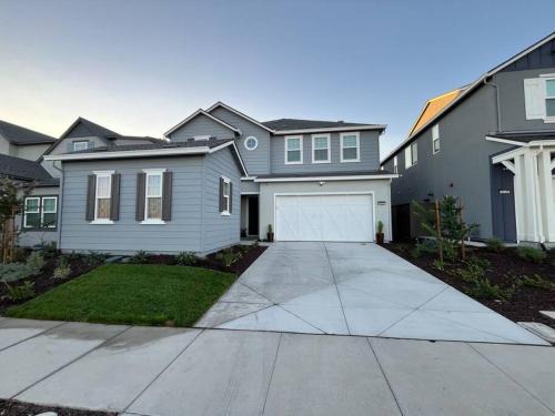 Tracy House | Cozy Retreat facing Western Park