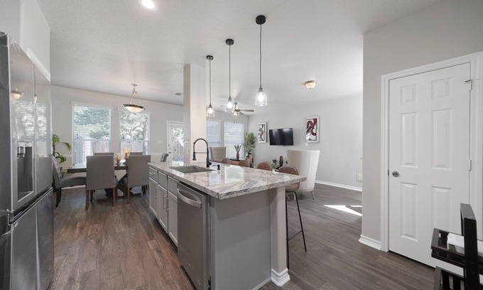 Conroe House | Cozy Retreat home in the Heart of Conroe