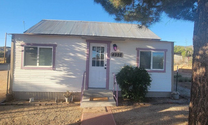 Chloride House | Cozy retreat in Arizona's oldest silver mining town. Pet friendly!