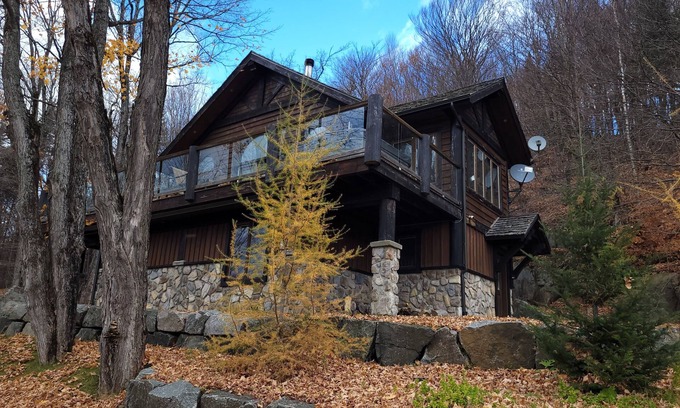 Saint-Faustin-Lac-Carre Ski Chalet | Cozy retreat, lake and mountain views, hot tub, king bed, Golf Club amenities