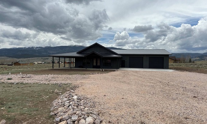 Eagle Nest House | Cozy retreat located in the perfect location for views of the mountains and lake