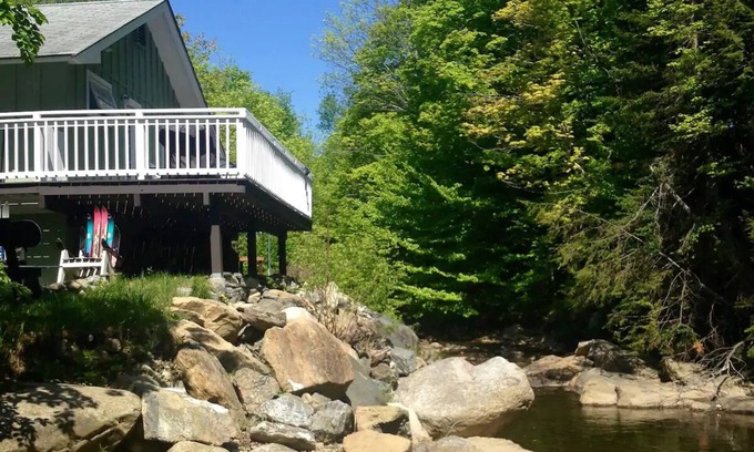West Dover House | Cozy Riverfront Home, 1mi to Mt Snow, free shuttle