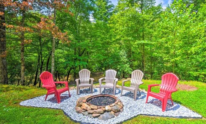 Dahlonega House | Cozy Riverside Dahlonega Home w/Kayaks + Fire Pit