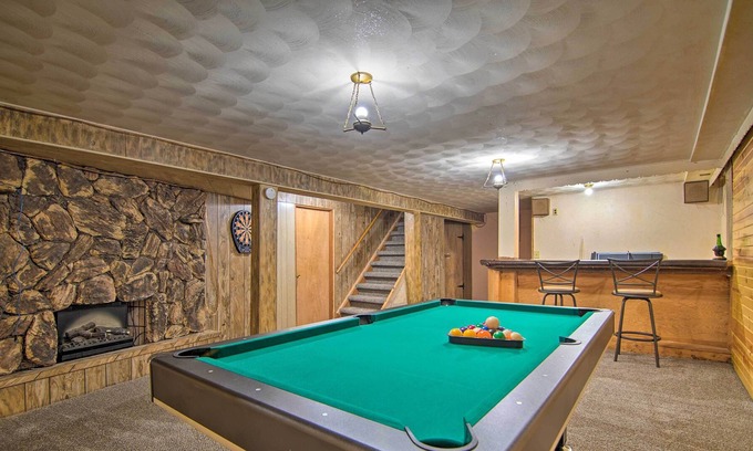 Rockford House | Cozy Rockford Home w/ Deck < 1 Mi to Campus!