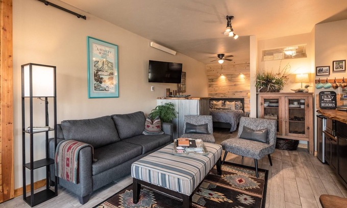 Drake Apartment | Cozy Rocky Mountain Escape Unbeatable Views