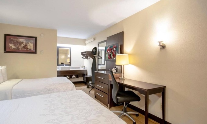 Linthicum Heights House | Cozy Room by BWI – Close to Major Highways, Restaurants, and Shopping