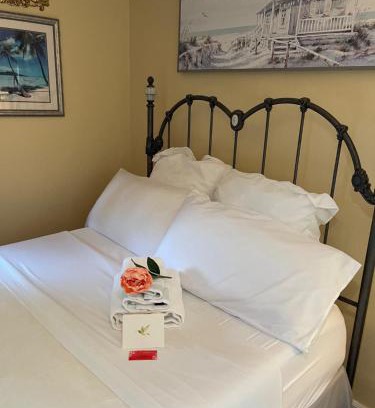 Airport Township House | Cozy room near Airport & Highway