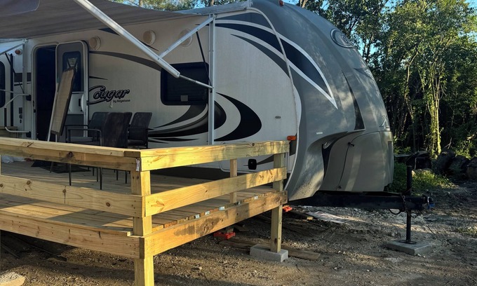 Jacksonville House | Cozy RV in Wonderful Jacksonville with WiFi, AC, near shopping, zoo, airport.