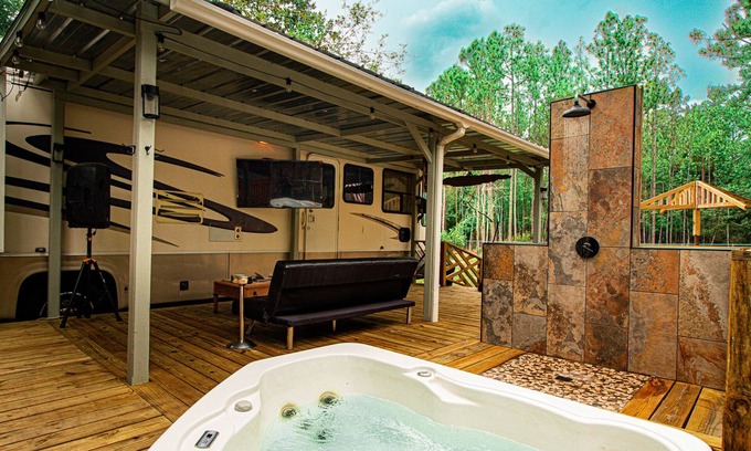 Waldo House | Cozy RV with HOT TUB