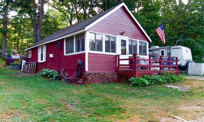 North Windham House | Cozy Sebago Basin Cabin