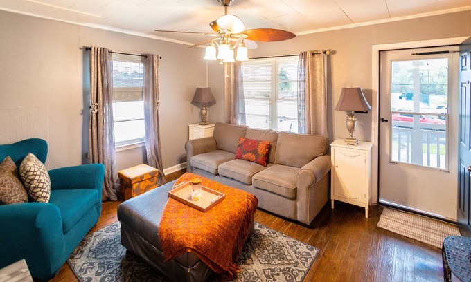 Garden City Cottage | Cozy Second Floor Cottage House 7mins from downtown Savannah