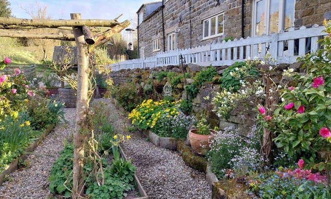 Briggswath House | Cozy self catering cottage, wonderful sea & countryside views, pet friendly
