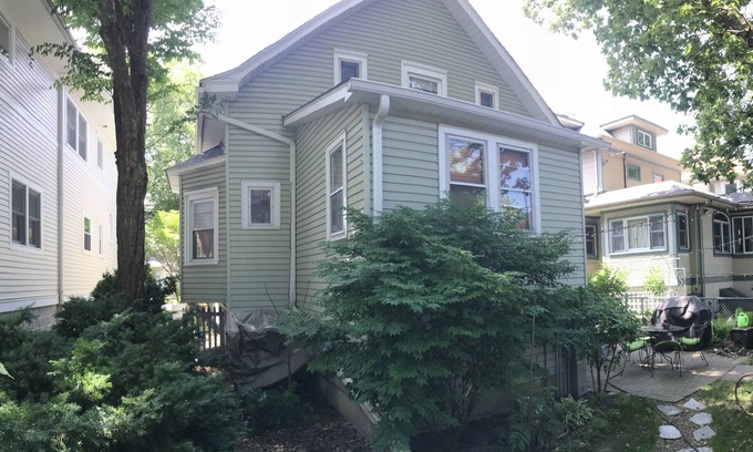 Oak Park House | Cozy shared Oak Park home away from home