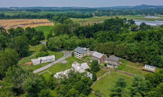 Elizabethtown Cabin | Cozy Shepherd’s Hut on Conewago Creek Near Lancaster & Hershey