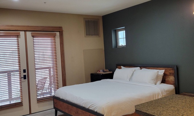 Kellogg Condo | Cozy Slope Studio