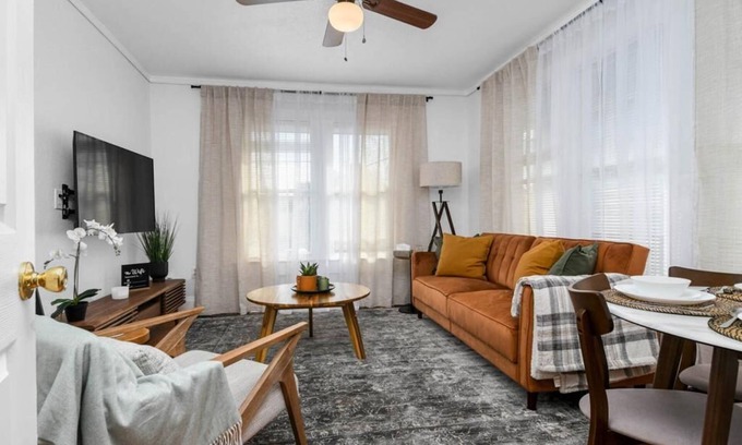 Virginia Park Apartment | Cozy Space, 5beds w/Free Parking, Near Raymond James Stadium & Amalie Arena