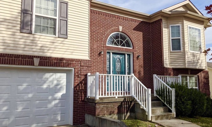 Vine Grove House | Cozy, Spacious, Home Away From Home