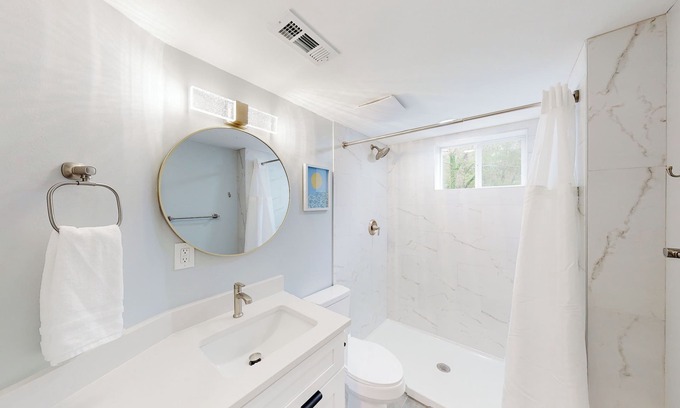 Fayetteville House | Cozy Split Level Pet Friendly Monthly Rental Home