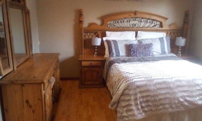 Hillcrest Apartment | Cozy Springside Getaway with fantastic views