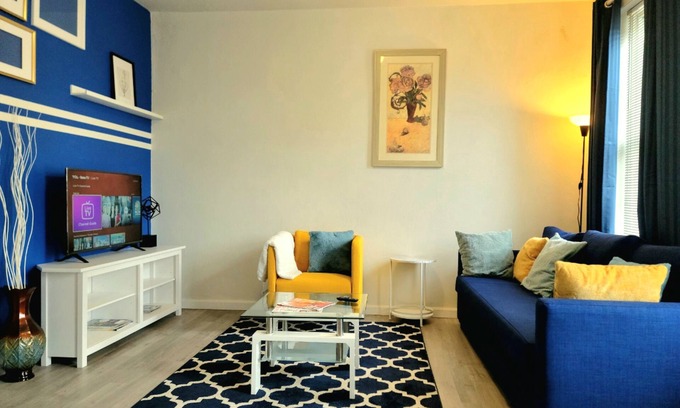 St. Louis House | Cozy STL Newport Suite, close to Downtown, Hospitals, Universities, and schools.